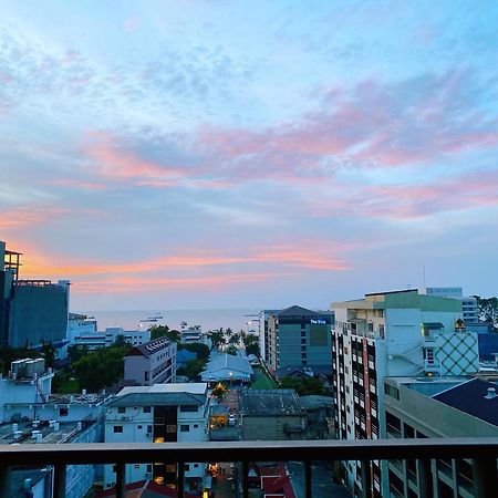 The Base Seaview Holiday Inn Pattaya Oda fotoğraf