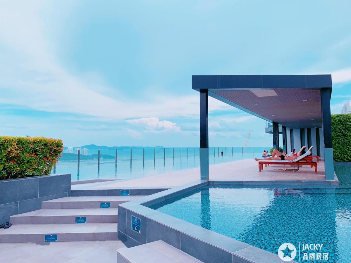 The Base Seaview Holiday Inn Pattaya Dış mekan fotoğraf