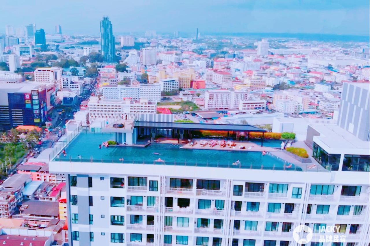 The Base Seaview Holiday Inn Pattaya Dış mekan fotoğraf
