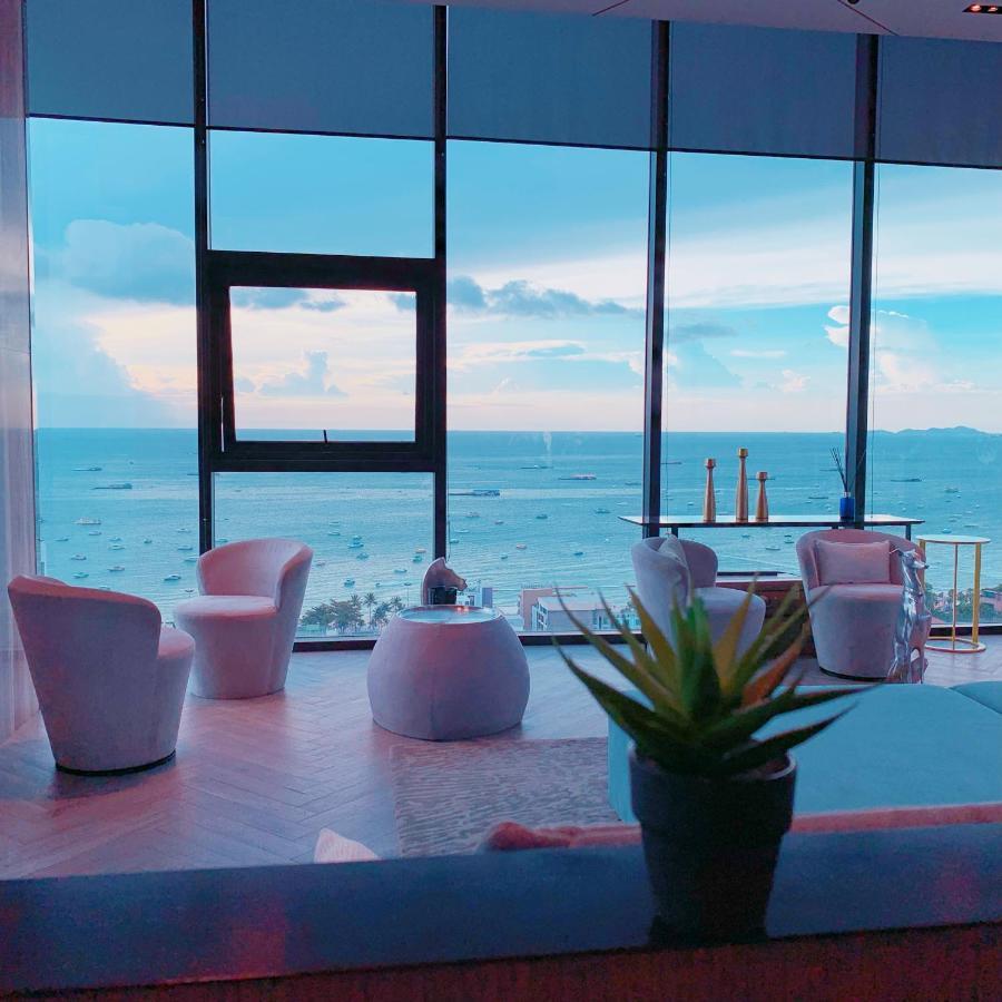 The Base Seaview Holiday Inn Pattaya Dış mekan fotoğraf