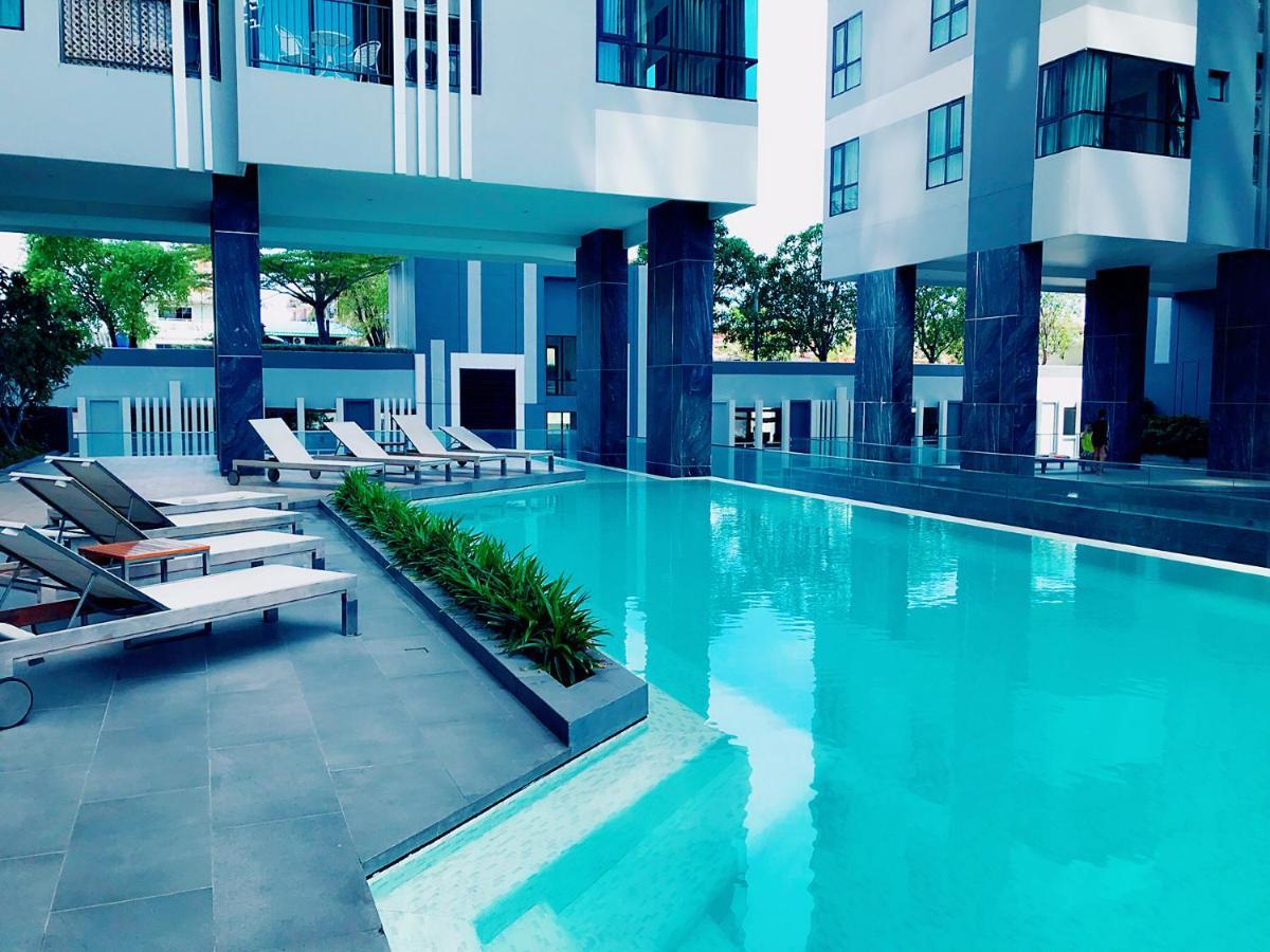 The Base Seaview Holiday Inn Pattaya Dış mekan fotoğraf